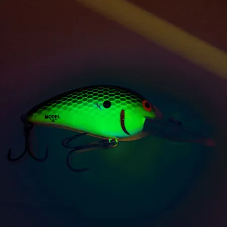Bomber B04A UV Crankbait, Chartreuse Nido d'ape, 8g, UV Glow, #11853