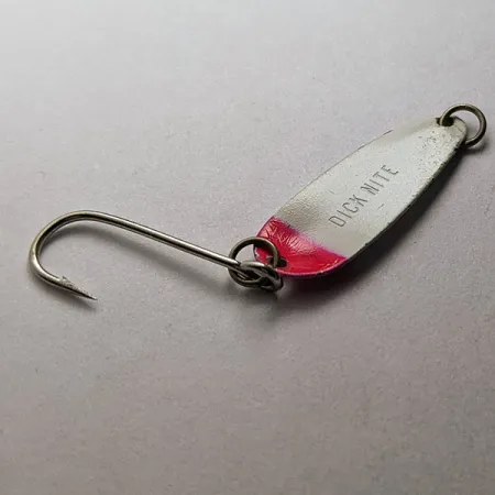 Dick Nite Spoons Dick Nite, 1g, bianco perla/rosso UV, Cucchiaino Ondulante #22811